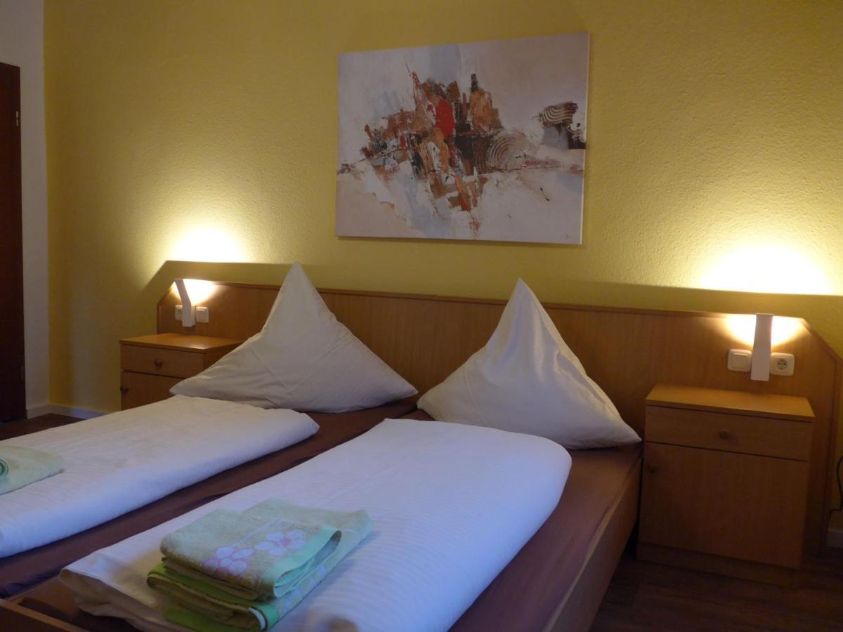 Pension Schuetze Daasdorf am Berge ภายนอก รูปภาพ