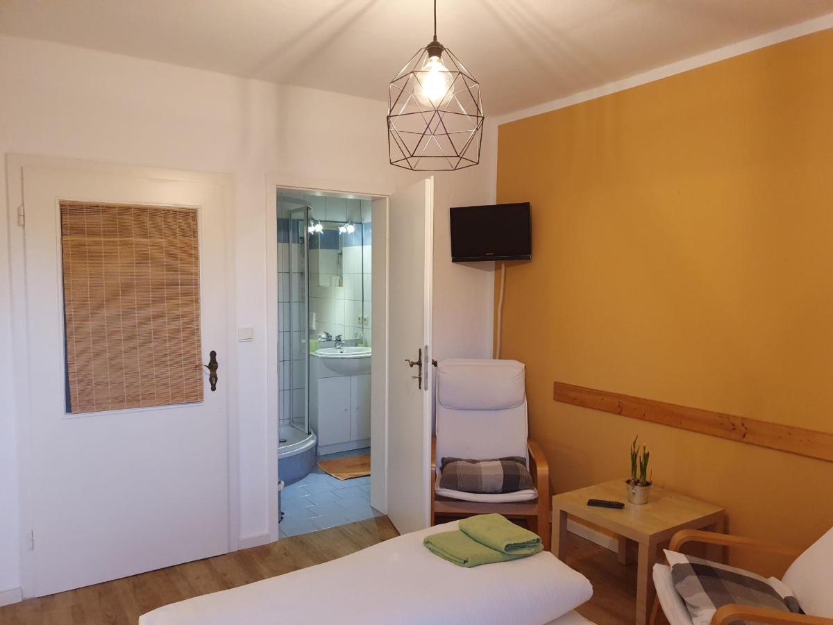 Pension Schuetze Daasdorf am Berge ภายนอก รูปภาพ