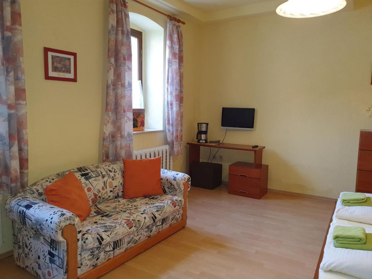 Pension Schuetze Daasdorf am Berge ภายนอก รูปภาพ