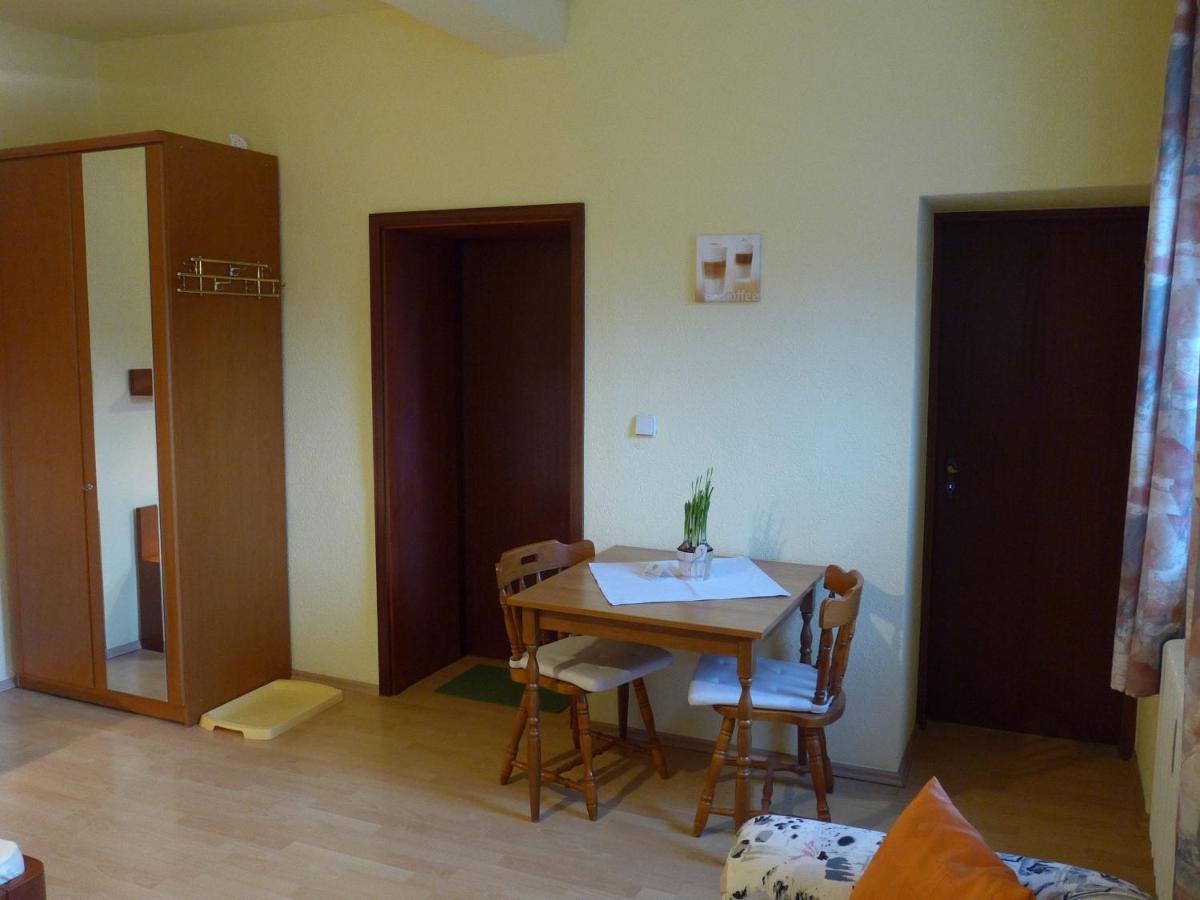 Pension Schuetze Daasdorf am Berge ภายนอก รูปภาพ
