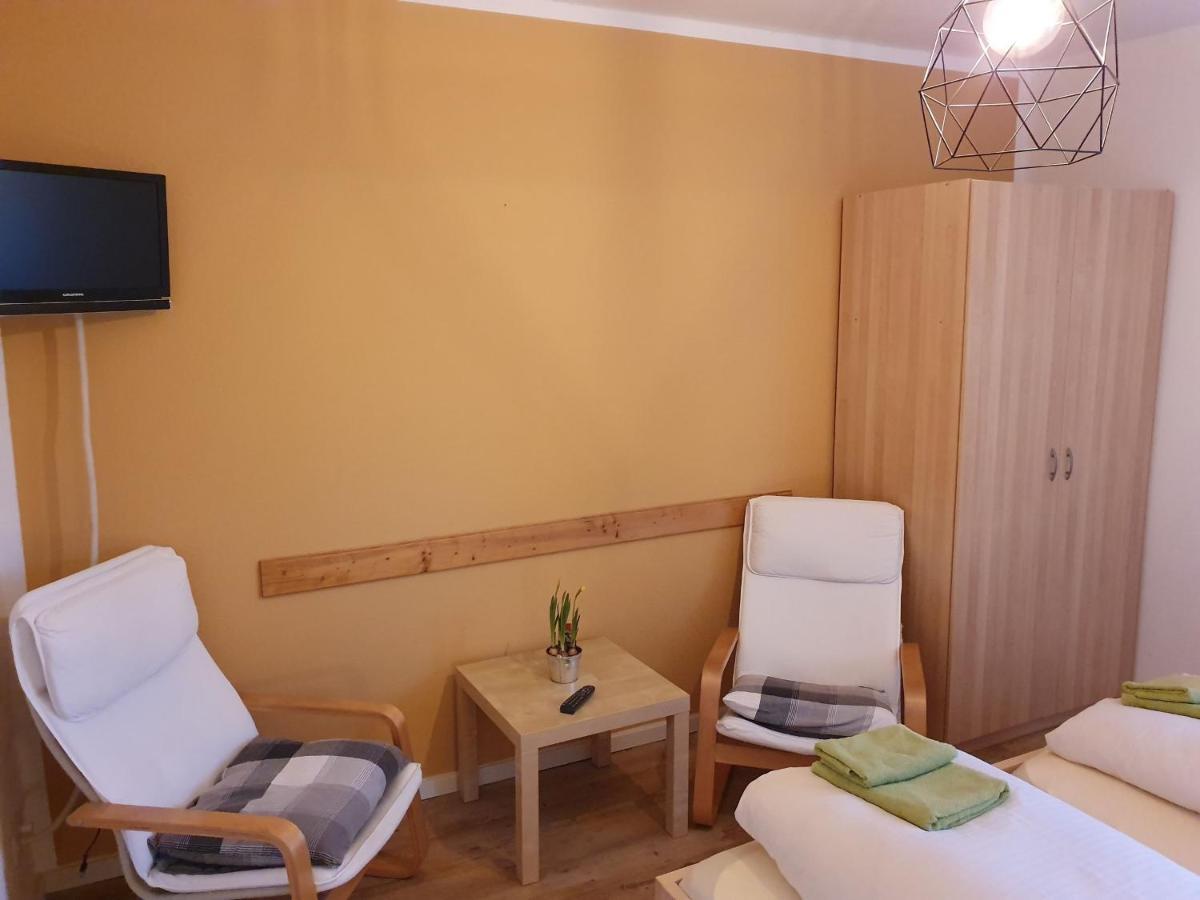 Pension Schuetze Daasdorf am Berge ภายนอก รูปภาพ